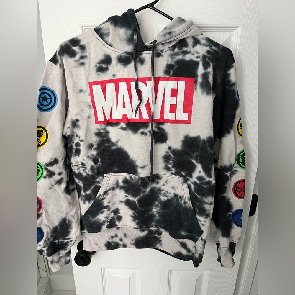 Men’s size small marvel hoodie black white